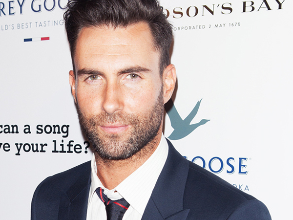 Wah, Adam Levine Pernah Bayari Sewa Kamar Fansnya